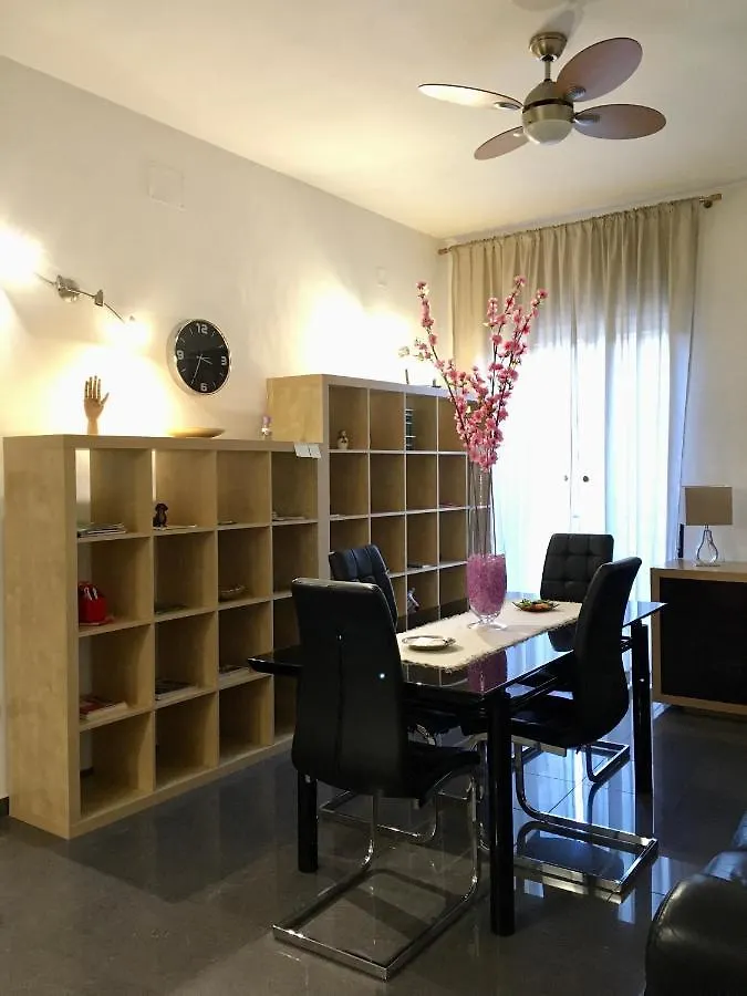 ゲストハウス ホテル Blackboard House バーリ