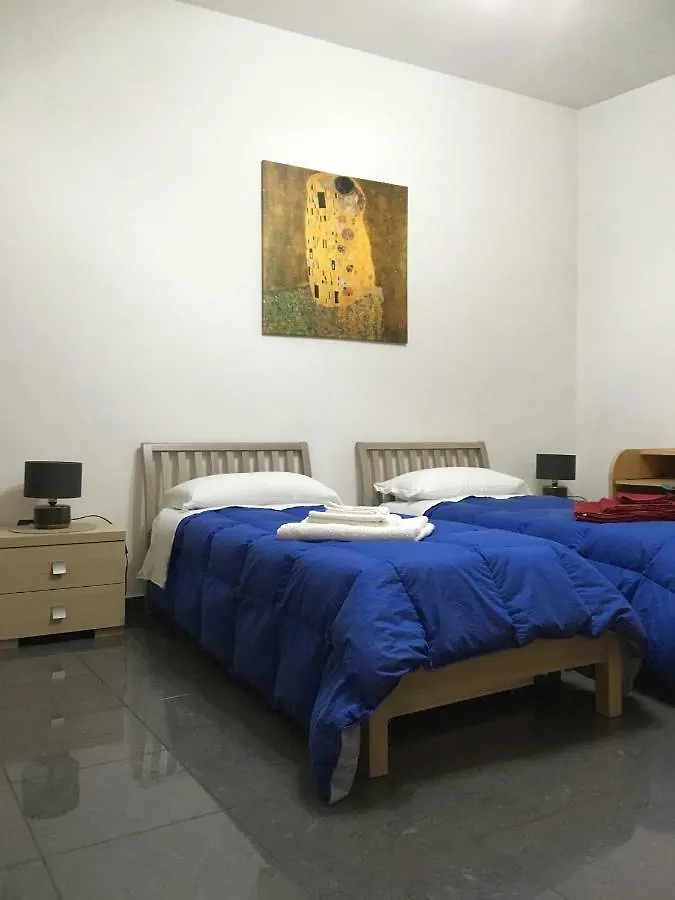 Blackboard House Hotel Bari 0*,