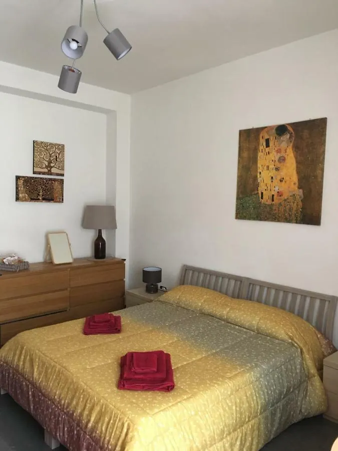 Blackboard House Hotel Bari 0*,  Italy